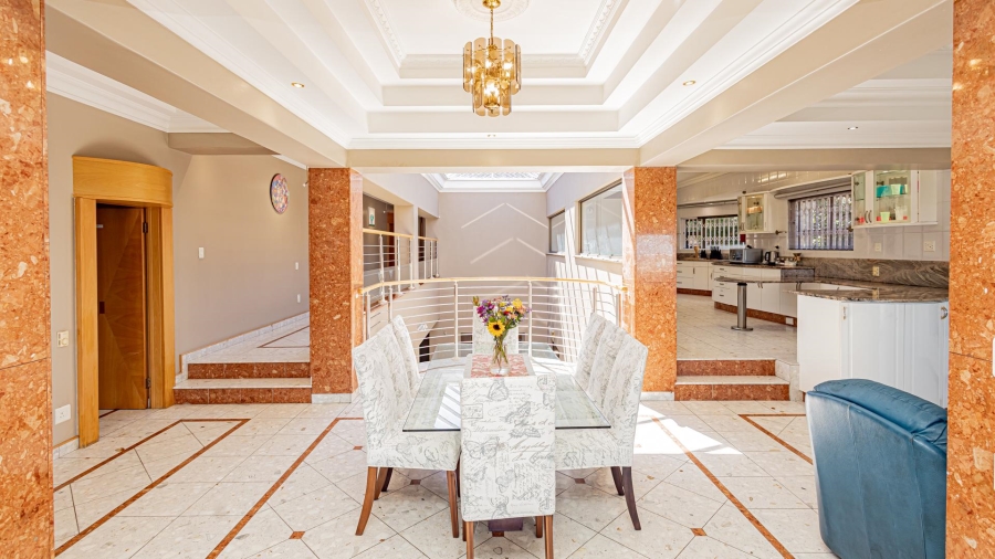 7 Bedroom Property for Sale in Plattekloof Western Cape